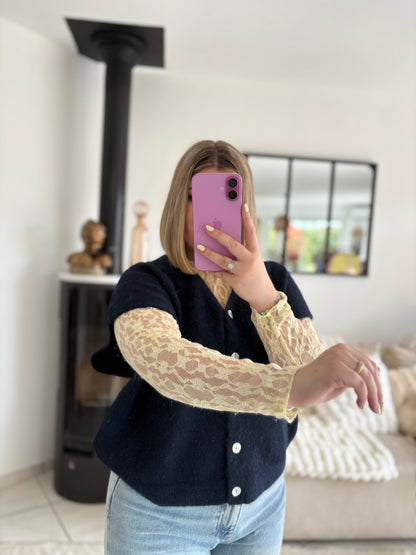 Haut en dentelle jaune