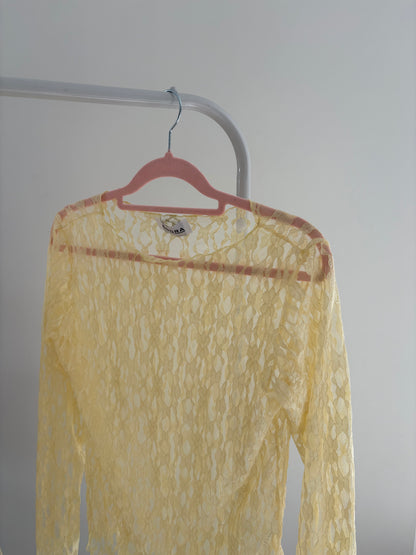Haut en dentelle jaune